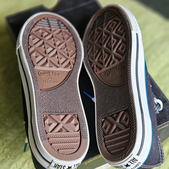 Junior's Converse - Picture 2 of 5